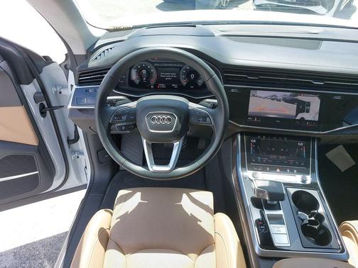 Glacier White Metallic 2023 Audi Q8 55 Prestige
