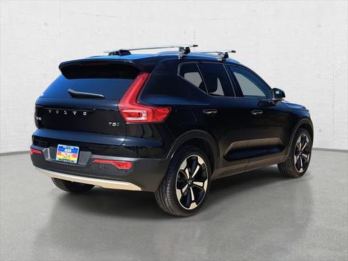 2019 Volvo XC40 T5 Momentum