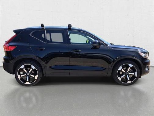 2019 Volvo XC40 T5 Momentum