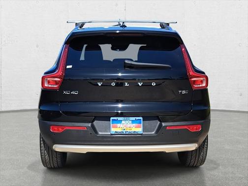 2019 Volvo XC40 T5 Momentum