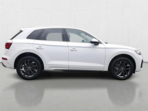 2023 Audi Q5 40 Premium
