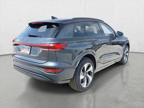 2025 Audi Q6 e-tron Premium quattro