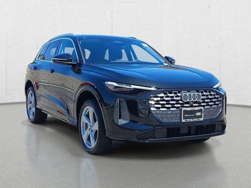 Mythos Black Metallic 2025 Audi Q5 Premium Plus TFSI quattro S tronic