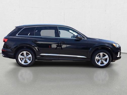 2023 Audi Q7 45 Premium Plus
