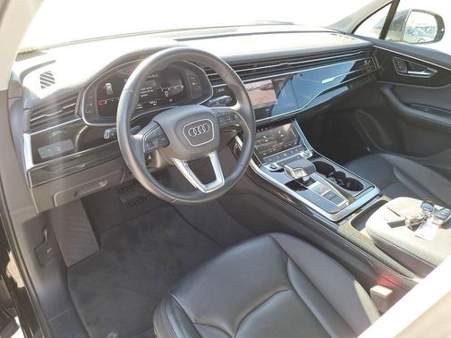 2023 Audi Q7 45 Premium Plus