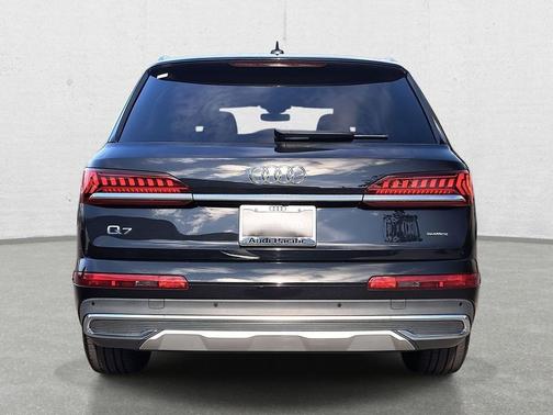 2023 Audi Q7 45 Premium Plus