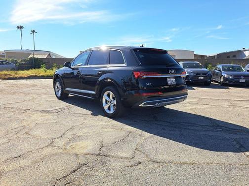 2023 Audi Q7 45 Premium Plus