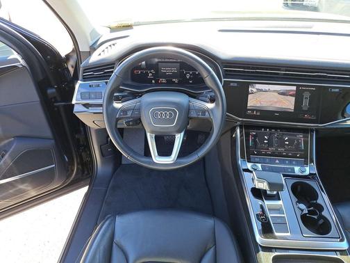 2023 Audi Q7 45 Premium Plus