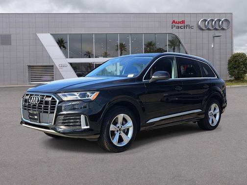 2023 Audi Q7 45 Premium Plus