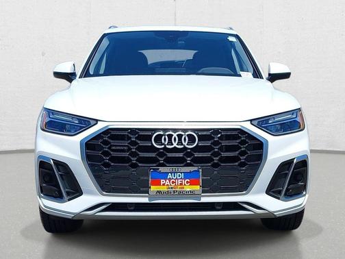 Glacier White Metallic 2024 Audi Q5 e 55 S line Premium Plus