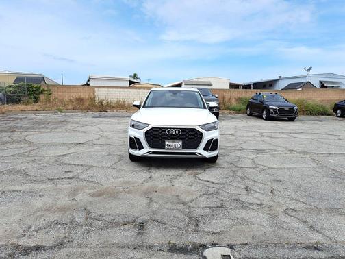 Glacier White Metallic 2024 Audi Q5 e 55 S line Premium Plus