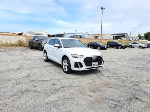 Glacier White Metallic 2024 Audi Q5 e 55 S line Premium Plus
