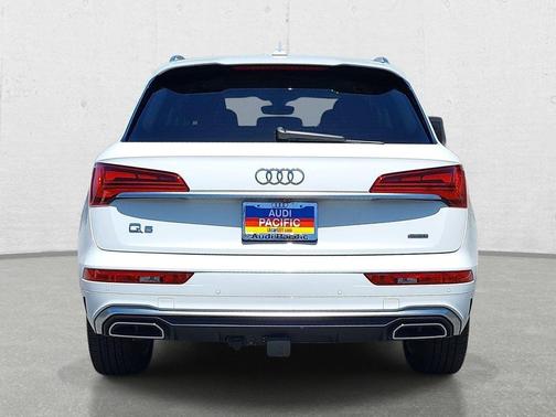 Glacier White Metallic 2024 Audi Q5 e 55 S line Premium Plus