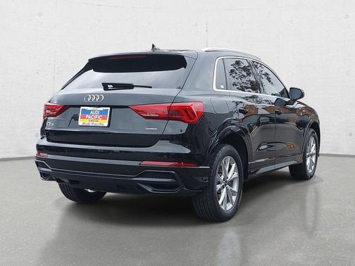 Mythos Black Metallic 2022 Audi Q3 45 S line Premium