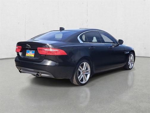 2018 Jaguar XE 30t Prestige