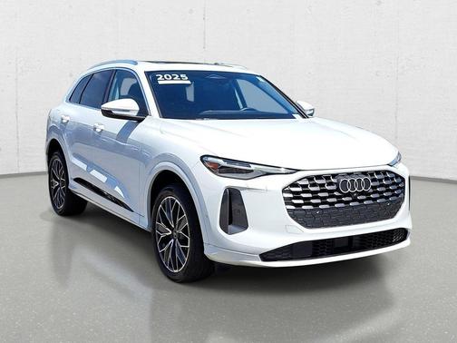Glacier White Metallic 2025 Audi Q5 Premium Plus TFSI quattro S tronic