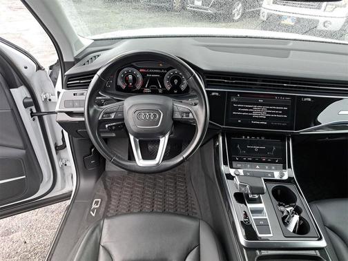 2023 Audi Q7 45 Premium Plus