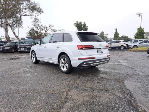 2023 Audi Q7 45 Premium Plus