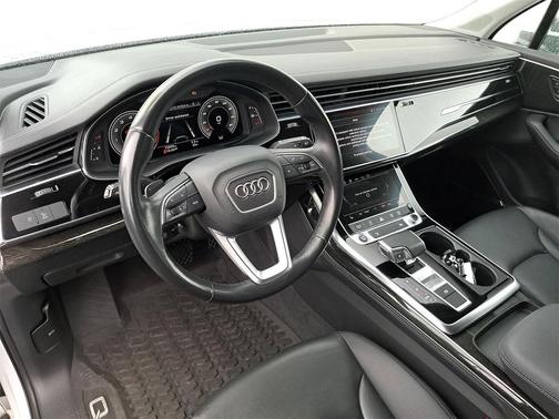 2023 Audi Q7 45 Premium Plus