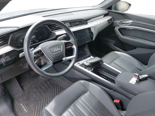 Galaxy Blue Metallic 2023 Audi e-tron Premium Plus quattro