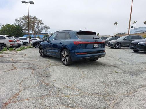 Galaxy Blue Metallic 2023 Audi e-tron Premium Plus quattro