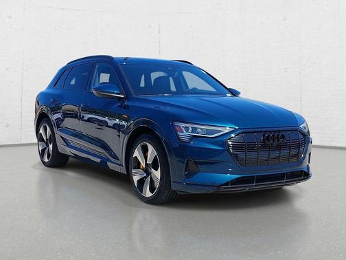 Galaxy Blue Metallic 2023 Audi e-tron Premium Plus quattro