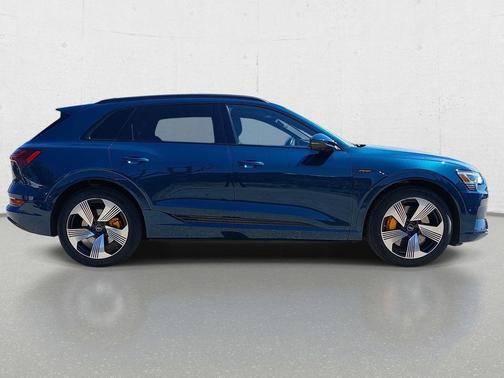 Galaxy Blue Metallic 2023 Audi e-tron Premium Plus quattro