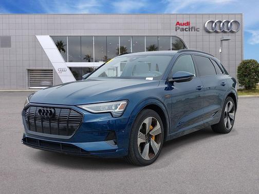 Galaxy Blue Metallic 2023 Audi e-tron Premium Plus quattro