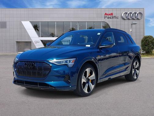 Galaxy Blue Metallic 2023 Audi e-tron Premium Plus quattro