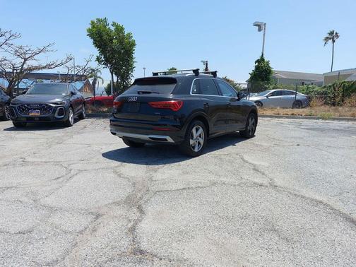 Mythos Black Metallic 2019 Audi Q3 2.0T Premium