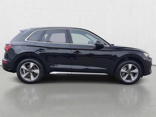 2023 Audi Q5 40 Premium Plus