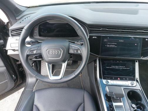 Mythos Black Metallic 2025 Audi Q7 55 Premium Plus