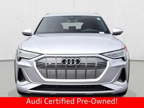 Florett Silver Metallic 2023 Audi e-tron S Premium Plus quattro