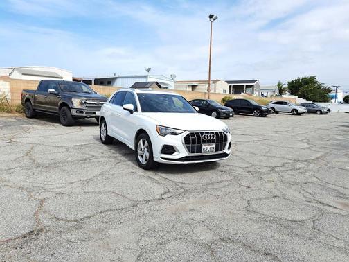 Glacier White Metallic 2019 Audi Q3 2.0T Premium