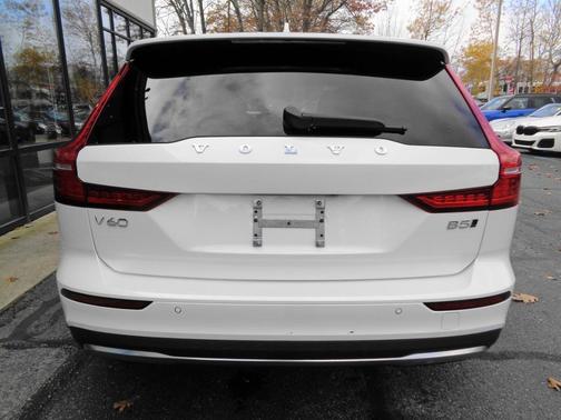 2024 Volvo V60 Cross Country B5 AWD Plus