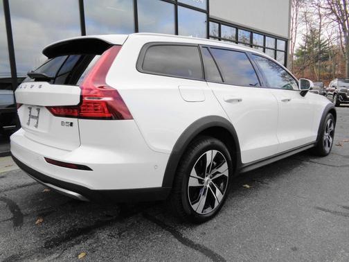 2024 Volvo V60 Cross Country B5 AWD Plus