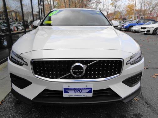 2024 Volvo V60 Cross Country B5 AWD Plus