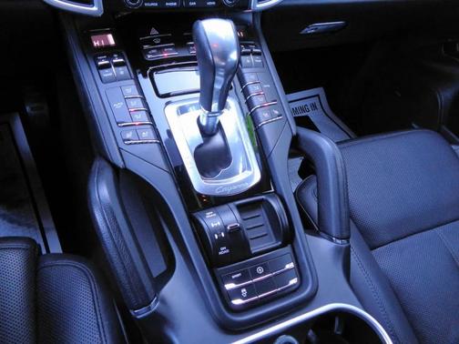 2017 Porsche Cayenne Platinum Edition