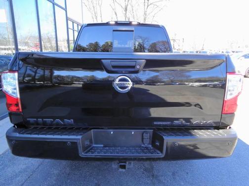Black 2018 Nissan Titan SL