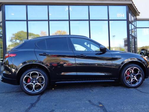 2022 Alfa Romeo Stelvio Veloce