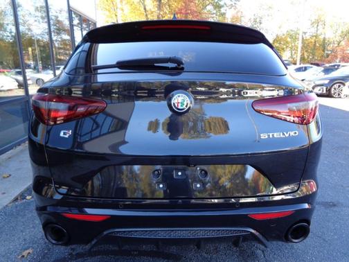 2022 Alfa Romeo Stelvio Veloce