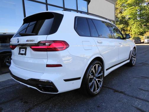 2021 BMW X7 M50i