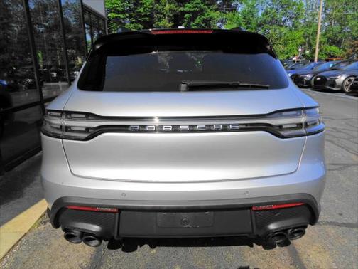 2022 Porsche Macan Base