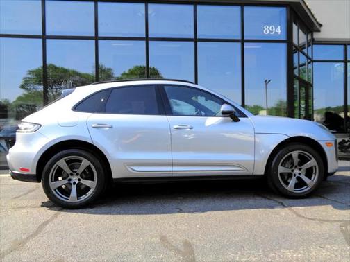 2022 Porsche Macan Base