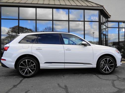 2023 Audi Q7 55 Premium Plus
