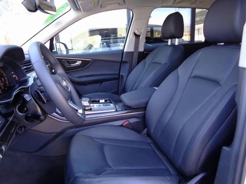 2023 Audi Q7 55 Premium Plus