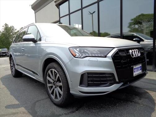 2024 Audi Q7 45 Premium Plus