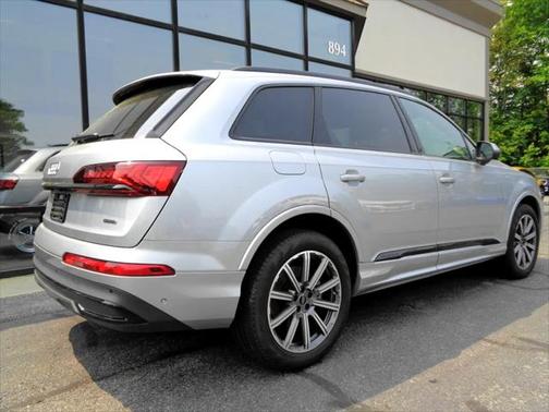 2024 Audi Q7 45 Premium Plus