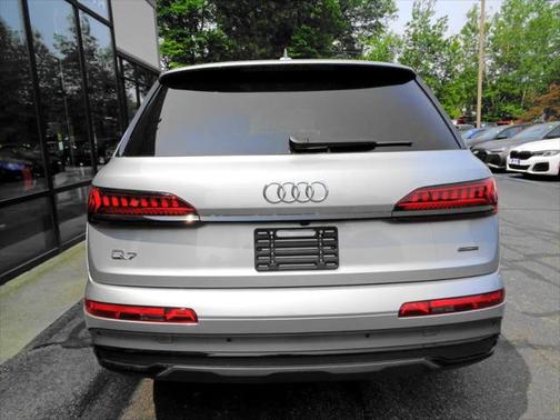 2024 Audi Q7 45 Premium Plus