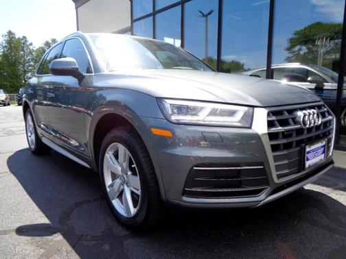 Photo 3 of 21 of 2019 Audi Q5 2.0T Premium Plus